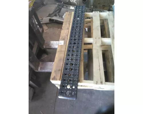FREIGHTLINER CASCADIA 126 FAIRING STEP