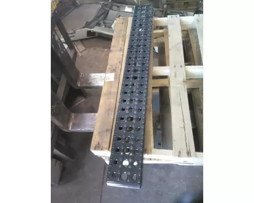 FREIGHTLINER CASCADIA 126 FAIRING STEP