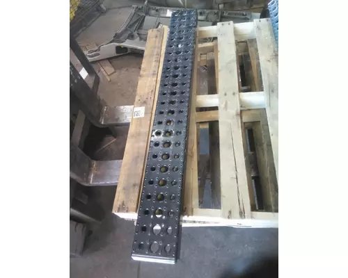 FREIGHTLINER CASCADIA 126 FAIRING STEP