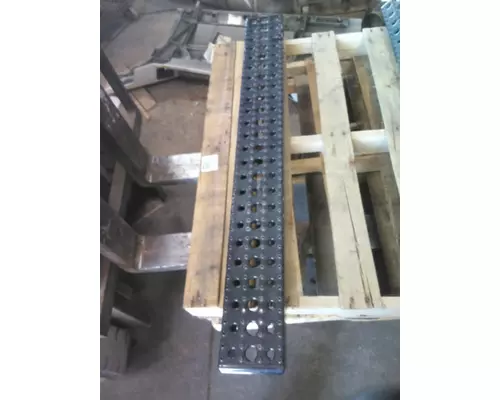 FREIGHTLINER CASCADIA 126 FAIRING STEP
