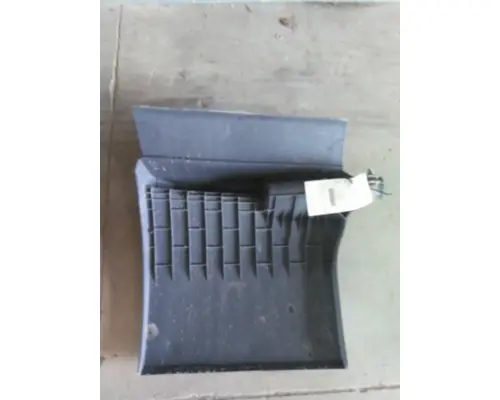 FREIGHTLINER CASCADIA 126 FENDER, QUARTERHALF REAR