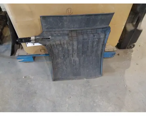 FREIGHTLINER CASCADIA 126 FENDER, QUARTERHALF REAR