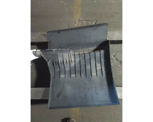 FREIGHTLINER CASCADIA 126 FENDER, QUARTERHALF REAR