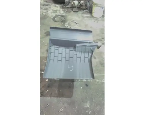 FREIGHTLINER CASCADIA 126 FENDER, QUARTERHALF REAR