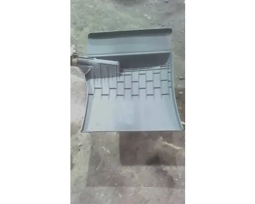 FREIGHTLINER CASCADIA 126 FENDER, QUARTERHALF REAR