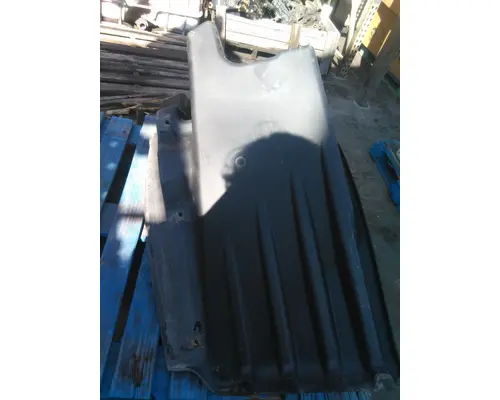 FREIGHTLINER CASCADIA 126 FENDER, SPLASH SHIELDGUARD