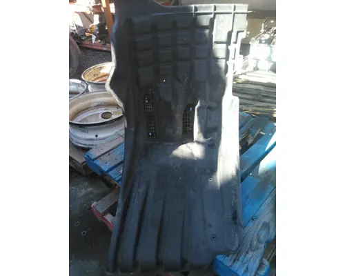 FREIGHTLINER CASCADIA 126 FENDER, SPLASH SHIELDGUARD