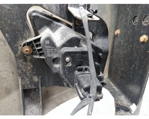 FREIGHTLINER CASCADIA 126 FOG LIGHT