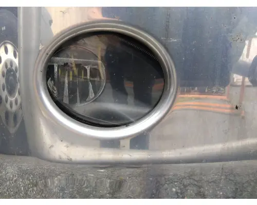 FREIGHTLINER CASCADIA 126 FOG LIGHT