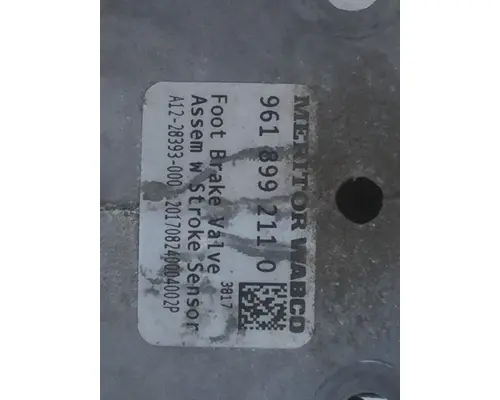 FREIGHTLINER CASCADIA 126 FOOT PEDAL