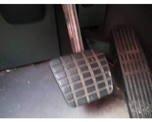 FREIGHTLINER CASCADIA 126 FOOT PEDAL