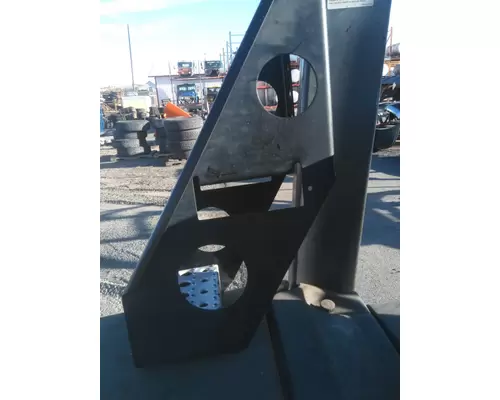 FREIGHTLINER CASCADIA 126 FRAME STEP