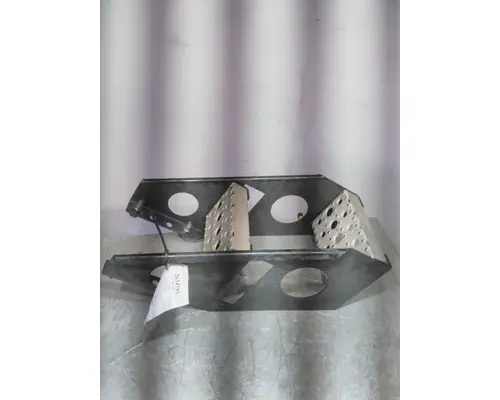 FREIGHTLINER CASCADIA 126 FRAME STEP