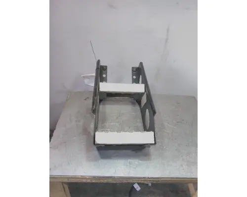 FREIGHTLINER CASCADIA 126 FRAME STEP