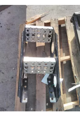 FREIGHTLINER CASCADIA 126 FRAME STEP