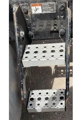FREIGHTLINER CASCADIA 126 FRAME STEP