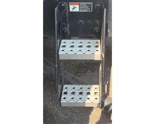 FREIGHTLINER CASCADIA 126 FRAME STEP
