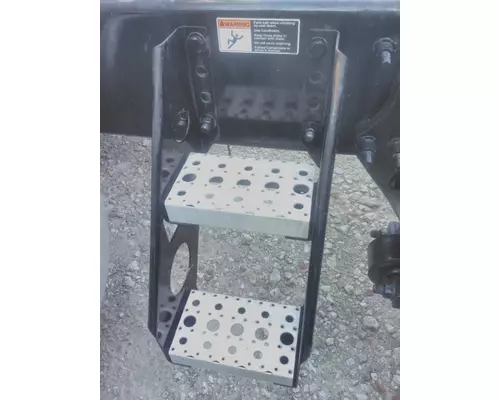 FREIGHTLINER CASCADIA 126 FRAME STEP