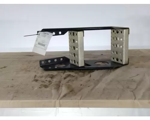 FREIGHTLINER CASCADIA 126 FRAME STEP