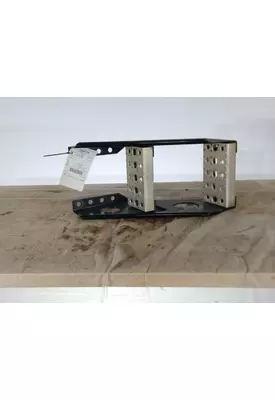 FREIGHTLINER CASCADIA 126 FRAME STEP