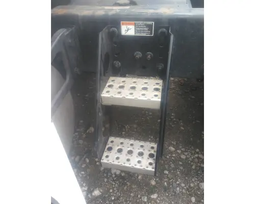 FREIGHTLINER CASCADIA 126 FRAME STEP