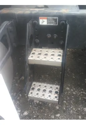 FREIGHTLINER CASCADIA 126 FRAME STEP