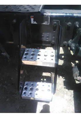FREIGHTLINER CASCADIA 126 FRAME STEP
