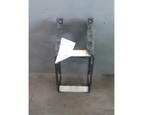 FREIGHTLINER CASCADIA 126 FRAME STEP