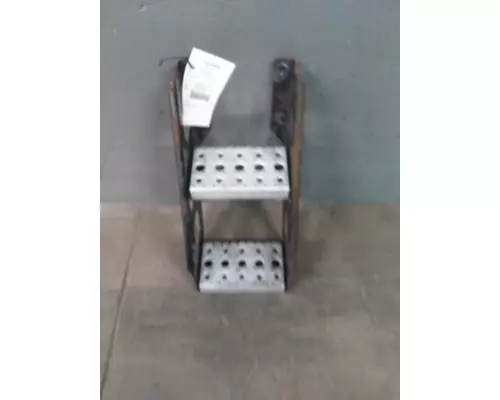 FREIGHTLINER CASCADIA 126 FRAME STEP