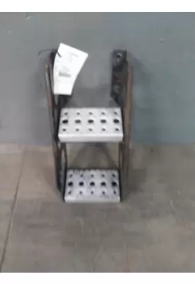 FREIGHTLINER CASCADIA 126 FRAME STEP