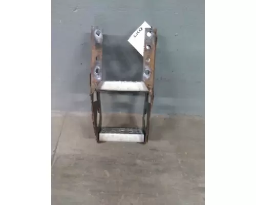 FREIGHTLINER CASCADIA 126 FRAME STEP
