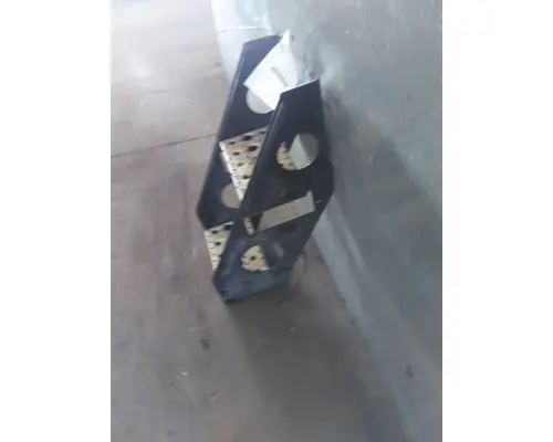 FREIGHTLINER CASCADIA 126 FRAME STEP