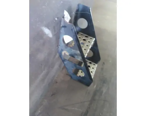 FREIGHTLINER CASCADIA 126 FRAME STEP