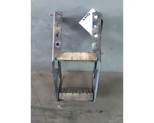 FREIGHTLINER CASCADIA 126 FRAME STEP