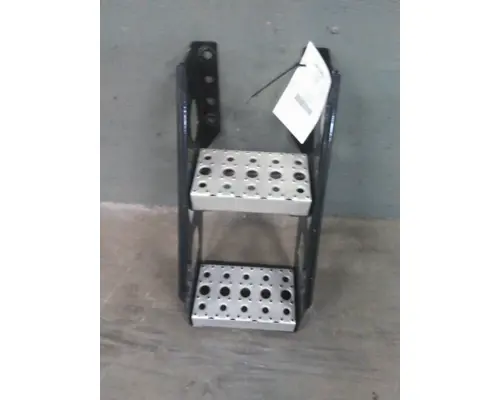 FREIGHTLINER CASCADIA 126 FRAME STEP