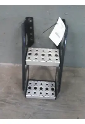 FREIGHTLINER CASCADIA 126 FRAME STEP