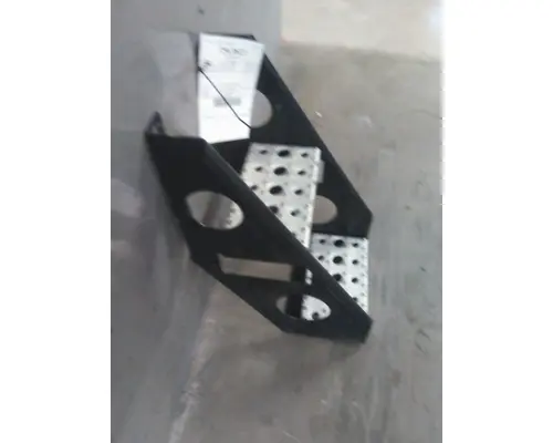 FREIGHTLINER CASCADIA 126 FRAME STEP