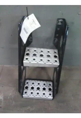 FREIGHTLINER CASCADIA 126 FRAME STEP