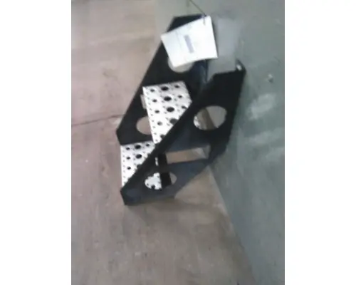 FREIGHTLINER CASCADIA 126 FRAME STEP