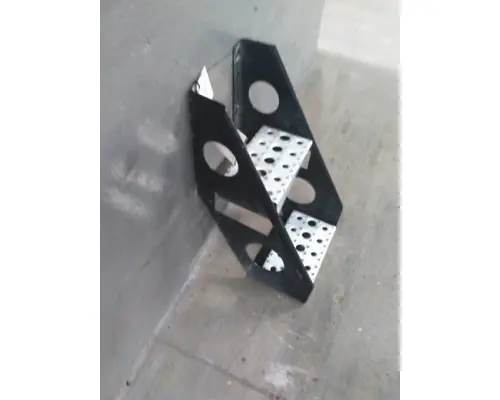 FREIGHTLINER CASCADIA 126 FRAME STEP