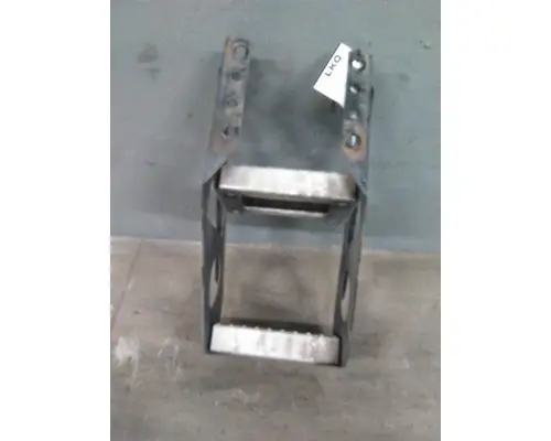 FREIGHTLINER CASCADIA 126 FRAME STEP
