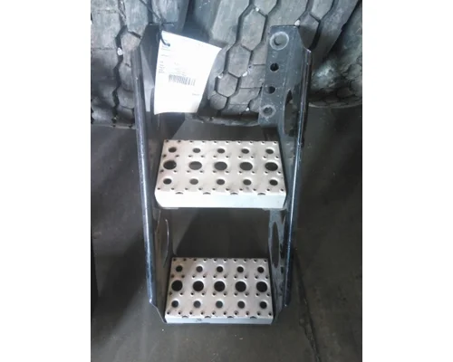 FREIGHTLINER CASCADIA 126 FRAME STEP