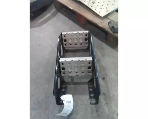 FREIGHTLINER CASCADIA 126 FRAME STEP