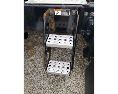 FREIGHTLINER CASCADIA 126 FRAME STEP