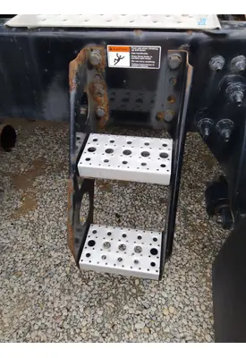 FREIGHTLINER CASCADIA 126 FRAME STEP