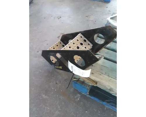 FREIGHTLINER CASCADIA 126 FRAME STEP