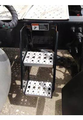 FREIGHTLINER CASCADIA 126 FRAME STEP