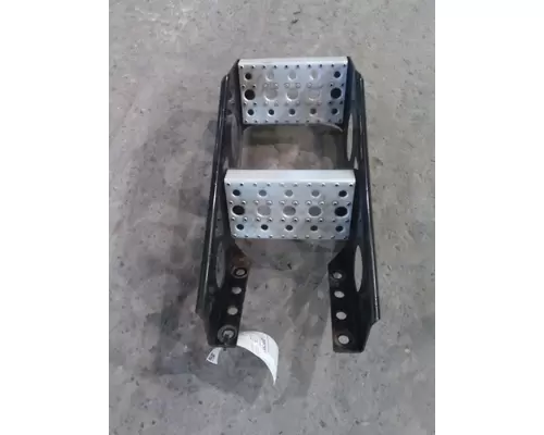 FREIGHTLINER CASCADIA 126 FRAME STEP