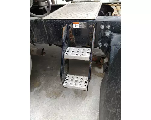 FREIGHTLINER CASCADIA 126 FRAME STEP