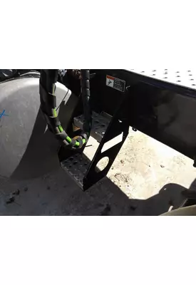 FREIGHTLINER CASCADIA 126 FRAME STEP